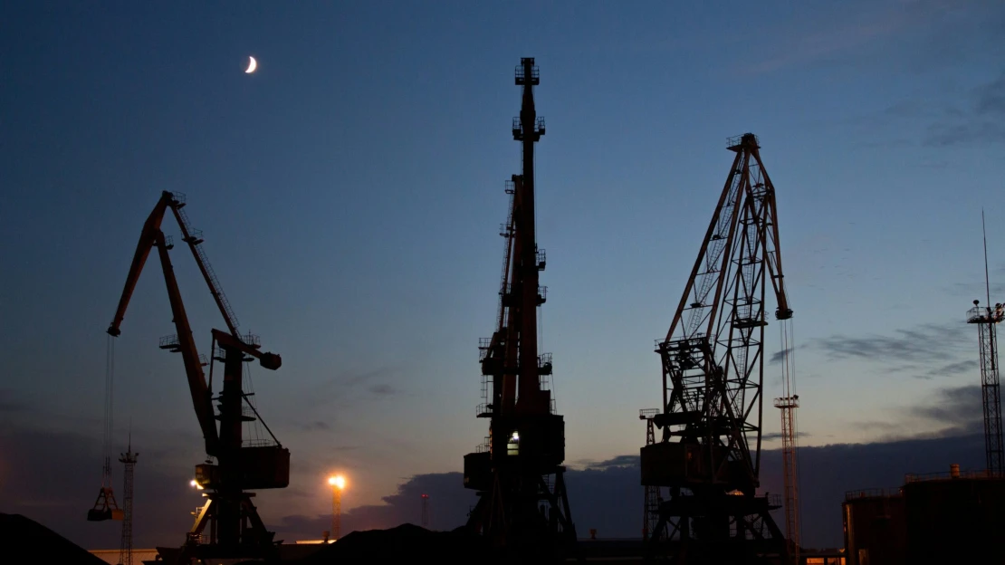 O 411 tisíc barelů denně více. OPEC+ od července zvýší těžbu ropy